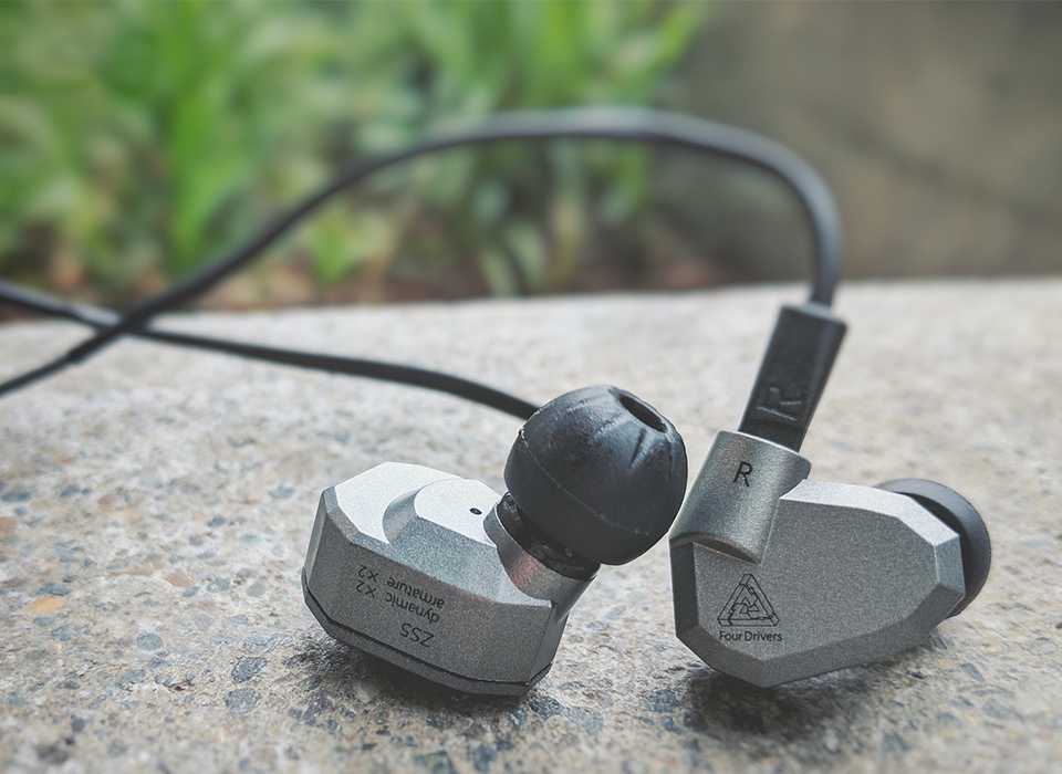 Kvalitní HiFi sluchátka s tlakovými a dynamickými měniči levně - KZ ZS5.